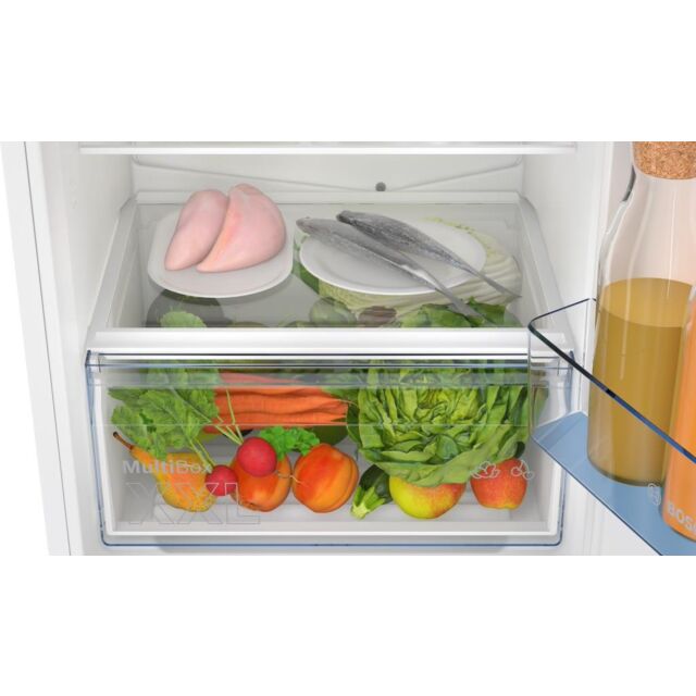 Bosch KIN96NSE0, built-in fridge-freezer with freezer at bottom